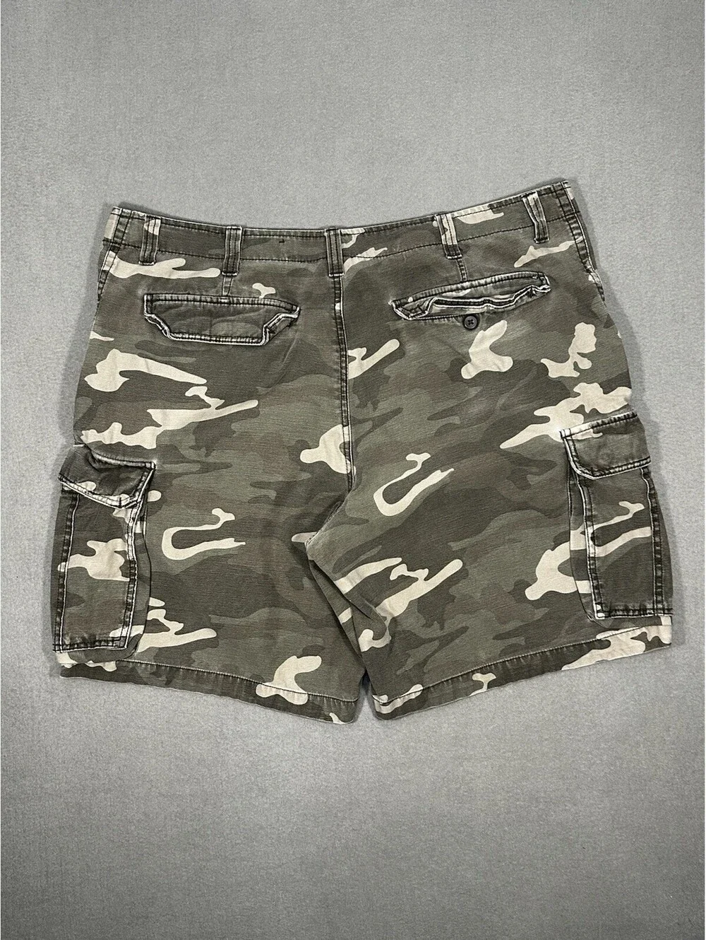 Faded Glory Mens Green Camouflage Multi Pockets Cargo Shorts SZ 42